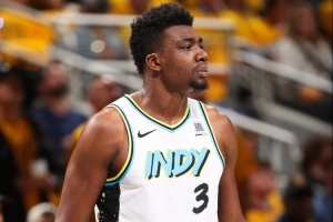 上赛季场均6.5分3.8板！美记：托布与骑士签的是无保障合同