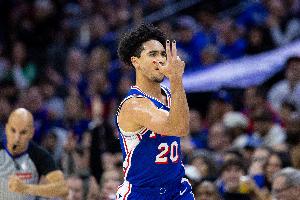 突发！76人官方：麦凯恩今日在训练中遭遇右手拇指尺侧副韧带撕裂