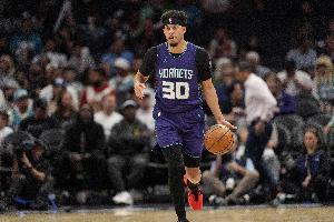 赛斯：32、33岁被称作老将，加盟勇士后却感觉自己是年轻人。