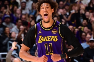 海斯透露，上赛季结束后他曾与雷迪克和佩林卡会面，双方均表达了希望他留队的意愿。