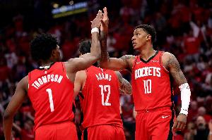 小贾巴里：双内线的模式确实奏效 能抢进攻篮板赢得更多回合