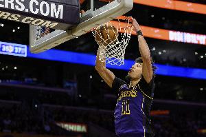 连线海斯隔扣布克！里夫斯：我本以为传大了 但运动天赋决定一切