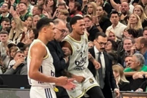 NBA旧将布兰登-波士顿在与队友碰撞中左脚踝受伤，此前他曾在4月接受左脚踝手术。