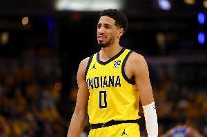 哈利伯顿盛赞杨瀚森传球能力，看好其适应NBA。