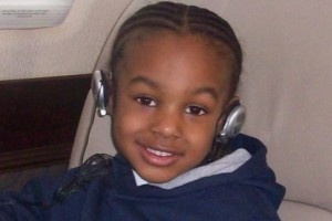 詹嫂深情祝福布朗尼生日快乐，坚信他将成长为一名卓越的男士。