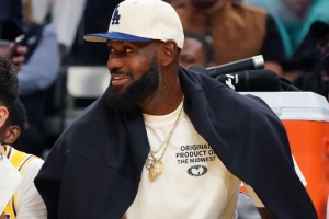 A-史密斯痛批詹姆斯：既然是烂片就该停拍，身为历史第二人为何还要靠炒作博眼球？