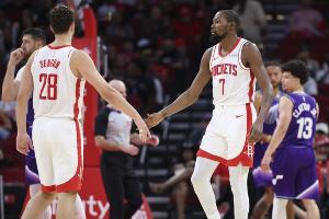 杜兰特表示，若对手对他实施包夹，申京将获得更多发挥机会；反之，若对手包夹申京，他自身也将拥有更大空间。