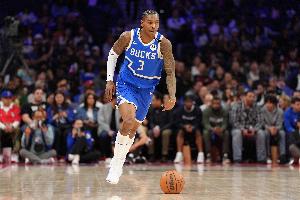 里弗斯建议小凯文-波特应增加内线冲击，减少不必要的运球晃动，同时要求防守方对持球人施加更大压力。