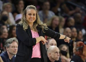 WNBA科尔名宿！哈蒙执教王牌四年豪取三冠！