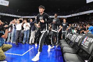 NBA中国赛有望成为曾凡博证明自己的绝佳舞台，而篮网队目前内部竞争异常激烈残酷。