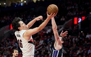 队记：杨瀚森让尤班克斯成为背景板 我们都在等待他高光的那一刻