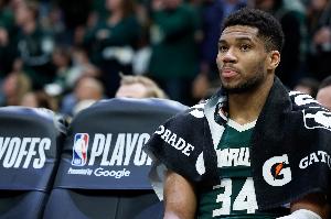 凯利·欧文被裁！雄鹿签下特纳，低价留四将能否跻身东部前列？