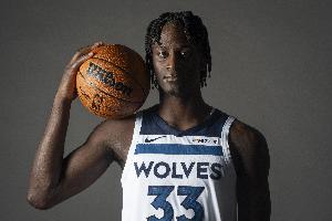 替补身份不会动摇莱昂纳德-米勒，他表示自己将专注于每日的刻苦训练。