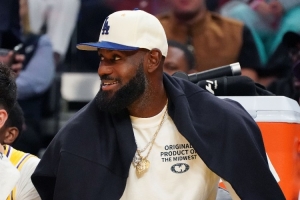 詹姆斯：我曾警告财务顾问，不要有不当行为，否则后果自负。