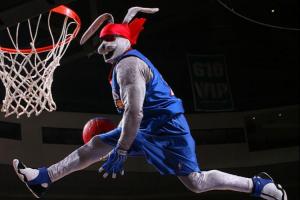 庆祝东部冠军25周年！前76人队吉祥物“极速兔子嘻哈”确定将在新赛季重返赛场。