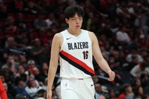 媒体人解读：小杨落泪并非因挨打，而是对自己表现不满。