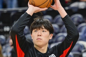 媒体人：杨瀚森有亮眼表现 但需要总结和提升地方更多 继续加油