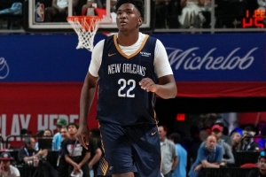 鹈鹕主帅透露，13号秀奎因左腕舟月韧带撕裂，预计将很快恢复并参与对抗训练。