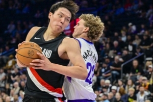 杨瀚森分享季前赛心得：体能显著提升，赛前克林根曾提醒他上场后准备“喘气”。