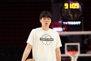 湖记谈杨瀚森抹泪：一场季前赛都如此重视，可见其决心。