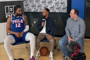 纳斯：沃特冈德因腿筋伤势尚未参与5对5训练，复出仍需时日。