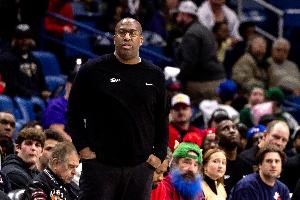 马特-巴恩斯：尼克斯的环境不适合面包，他过于善良的性格反而会害了自己。