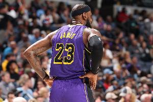 A-史密斯：我还会谈论你因为你是超巨 但一旦你退役看我还鸟你吗