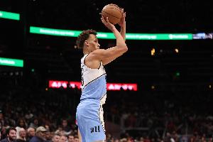 霍华德：总有人提丹尼尔斯的薪水低，可我连1亿美元的合同都没签过。