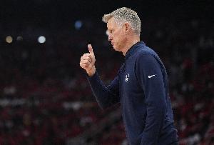 科尔表示，阵容部署将以球员组合的化学反应为考量依据，不排除启用11人轮换制的可能。