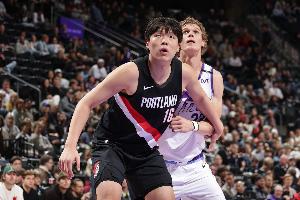 杨瀚森：季前赛中对阵联盟中锋，体验到了与夏季联赛的不同。