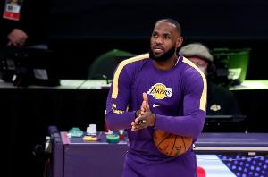 帕森斯论及詹姆斯缺阵时表示，这反而是件好事，因为它能让东契奇有更多时间去适应比赛节奏。