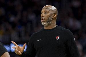 比卢普斯：除今日首发外，格兰特和亨德森也具备首发实力，球队共有7名首发级别球员。