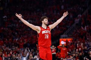 媒体人：申京若持续此般表现，MVP或将名归其身，火箭亦有能力挑战任何争强对手。