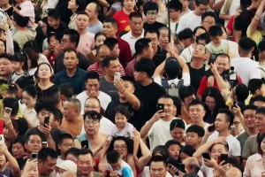 还得是闽南！村BA奖励晋江冠军一头牛！牛牛抵达福建被夹道欢迎