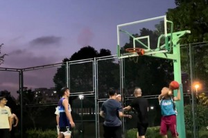 野球场遇到一个科比门徒，投篮是超级后仰，这该咋防？