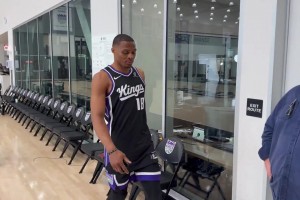 湖人新秀迪耶罗进行恢复训练，他还将等待几个星期进行复查