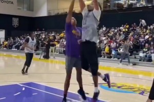 明天就开打！湖人队内训练：布朗尼超级拉杆，东契奇丝滑左手抛投